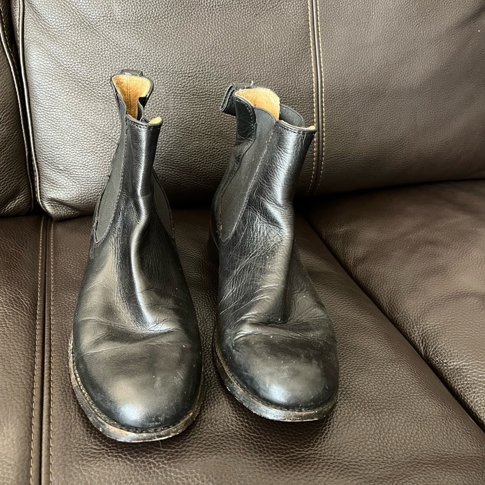 FRYE Black Leather Chelsea Booties 7 GREAT CONDITION